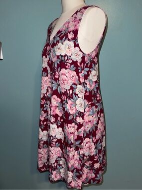 LOFT Red/Pink Floral V-neck Midi dress
Size Small